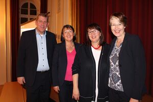 Neben Andreas Schwarz v.l.: Hildegard Thoma / Caritas Bamberg, Sabine Brehm / AWO Bamberg und MdB Ulrike Bahr